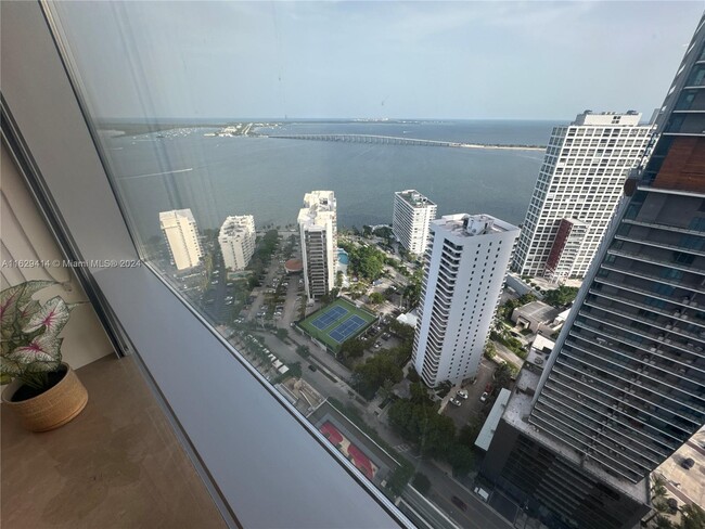 Building Photo - 1435 Brickell Ave