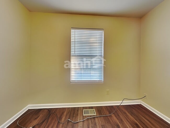 Building Photo - 8973 Julia Mdws