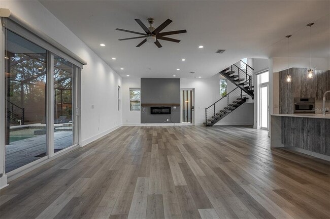 Building Photo - 2700 N Myrtle Ave