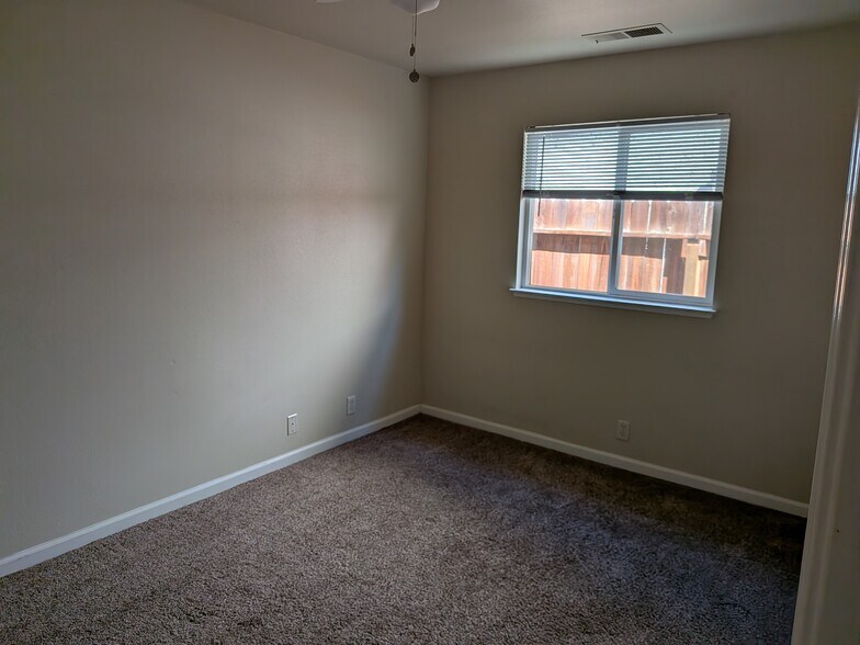 Building Photo - 3055 Snowbird Dr
