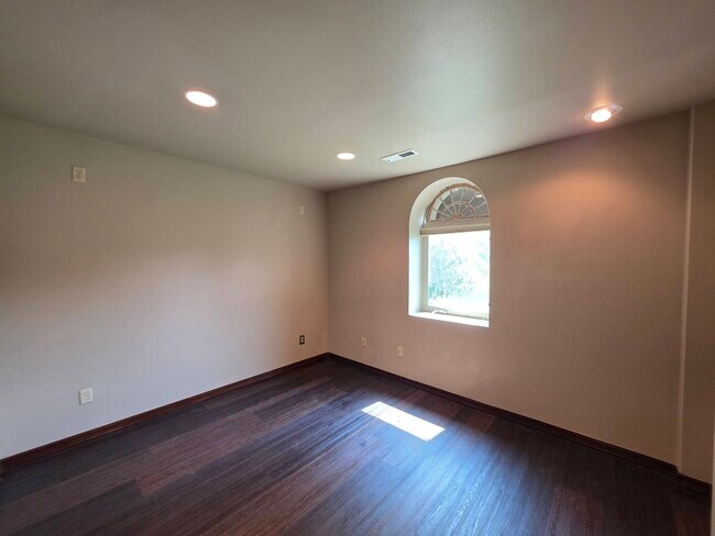 Building Photo - 1523 Sacajawea Ave