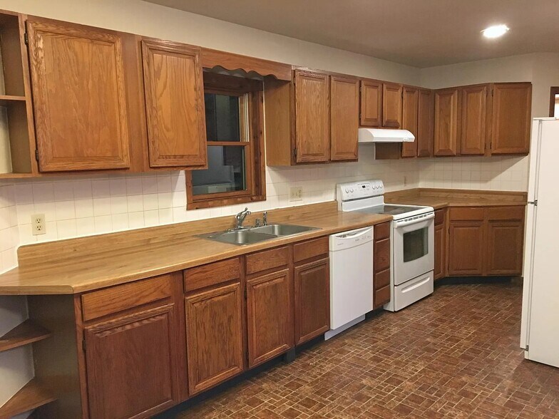 Kitchen from dining area - 983 Brattle Ln