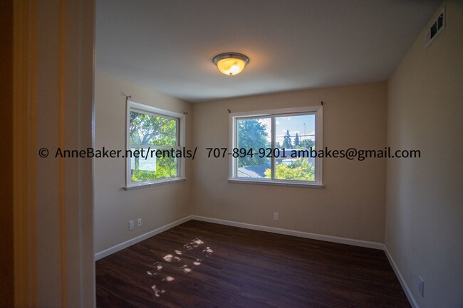 Building Photo - Grand Upper Level Home in the Heart of San...