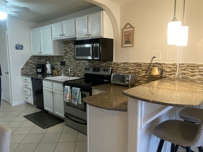 Building Photo - FURNISHED STUDIO CONDO WITH A MILLION DOLLAR LAKE VIEW