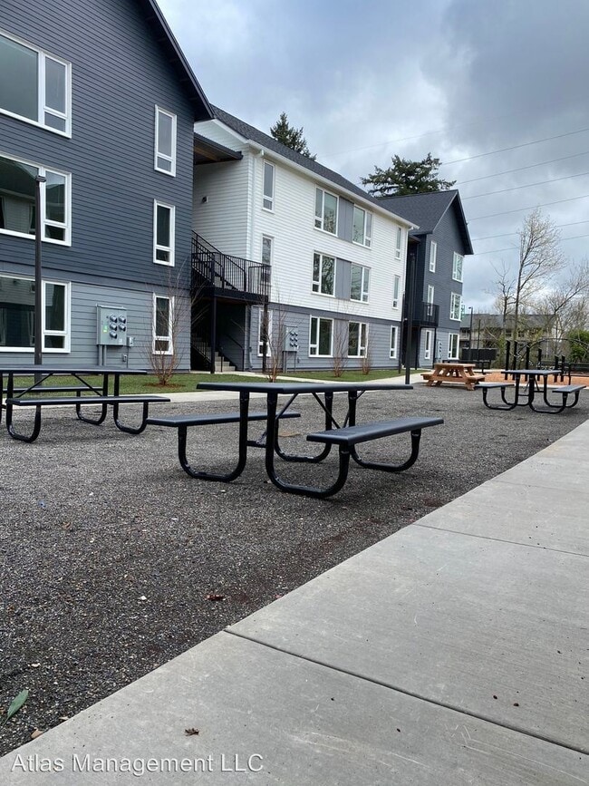 Building Photo - 468 SE 202nd Ave