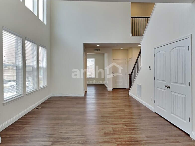 Building Photo - 12749 Ventana St