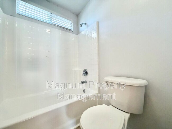 Building Photo - 29751 Maxmillian Ave