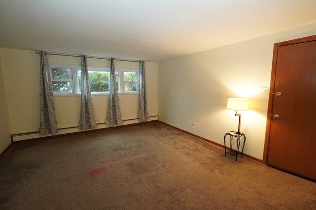 Building Photo - 347 Dalewood Ave