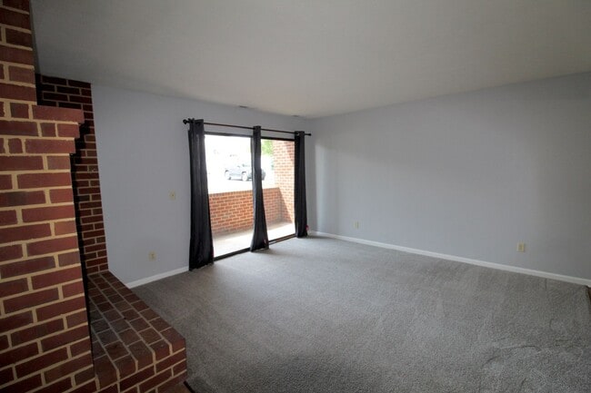 Building Photo - 1018-1 Blue Ridge Dr