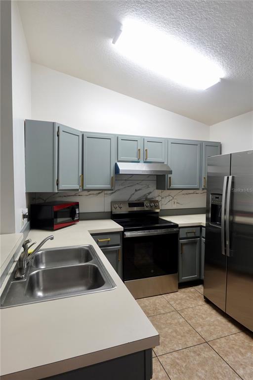 Building Photo - 540 W Comstock Ave