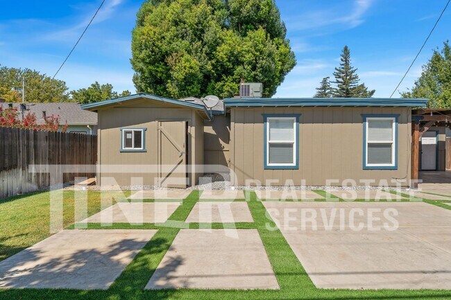 Building Photo - 1107 Meadow Rd