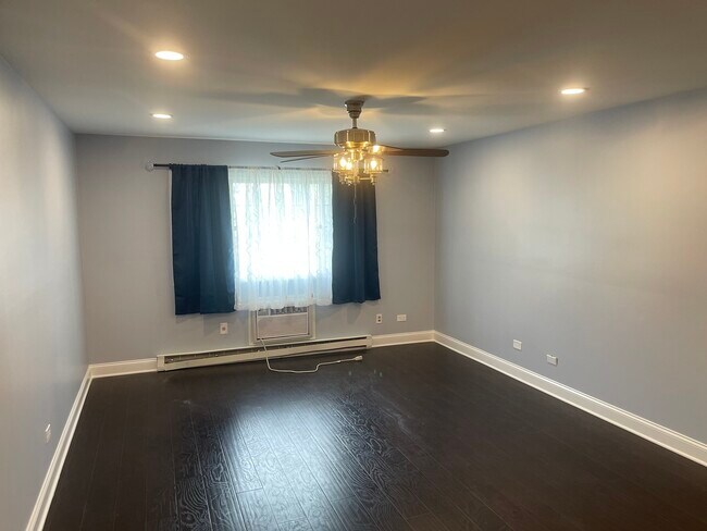 Building Photo - 397 Poplar Ave