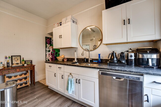 Building Photo - 2805 Park St