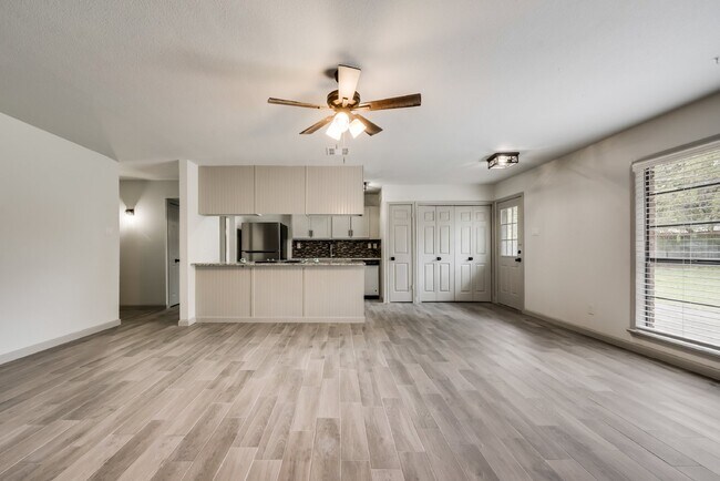 Building Photo - Charming 3-Bedroom Home with 2 Full Baths ...