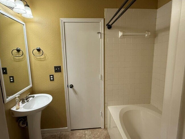 Building Photo - 1707 Morningside Cove