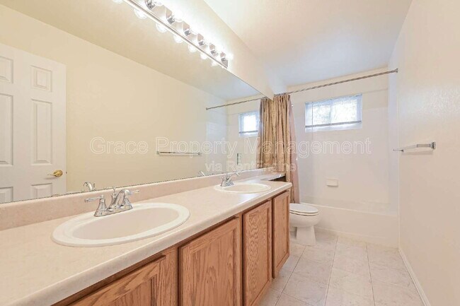 Building Photo - 10376 Dunsford Dr