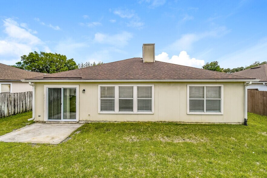Building Photo - 732 Lake Geneva Dr