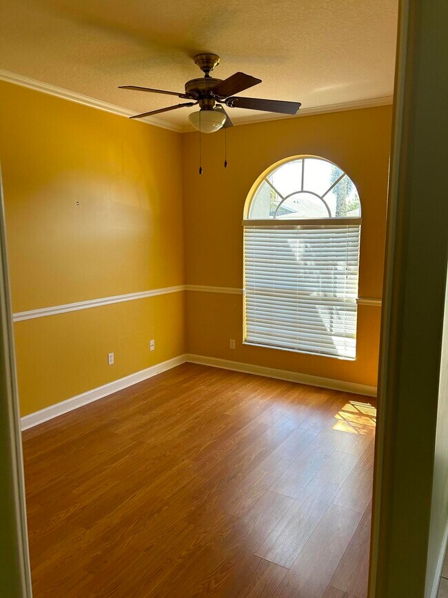 Building Photo - 433 Gardendale Cir SE