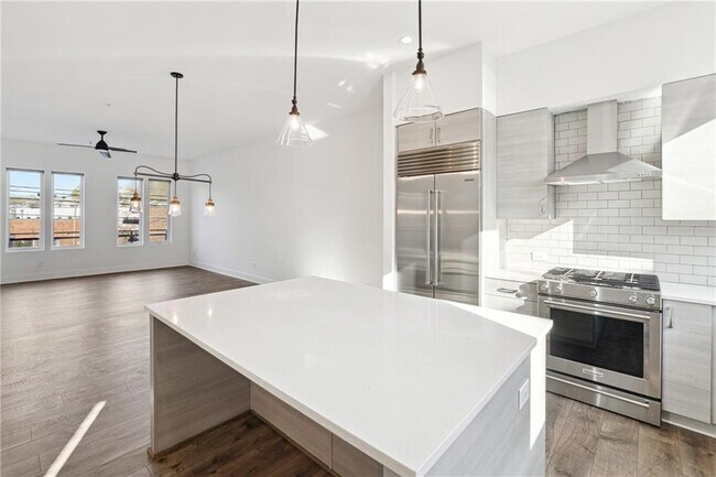 Building Photo - 1207 Chelsea Cir NW