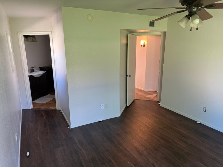 Building Photo - 4306 E Sandia St