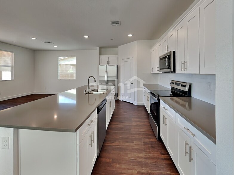 Building Photo - 134 Charmante Tulip Lane