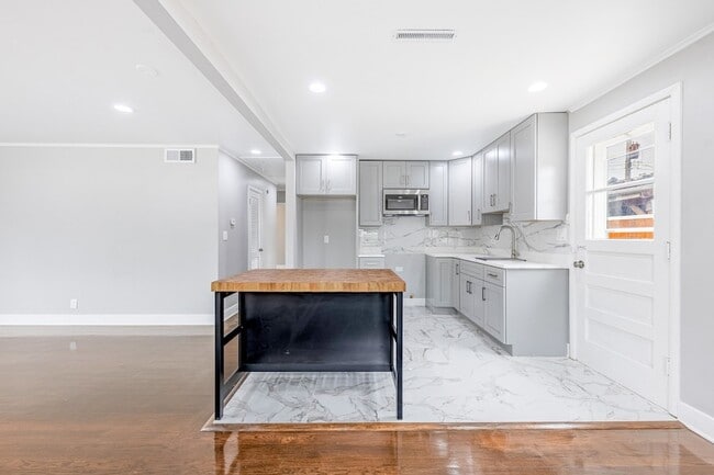 Building Photo - 4677 W 84th Pl