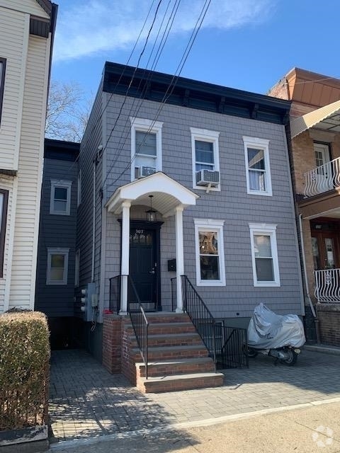 Building Photo - 307 Webster Ave