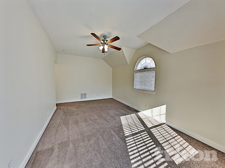 Building Photo - 1705 Walden Ct