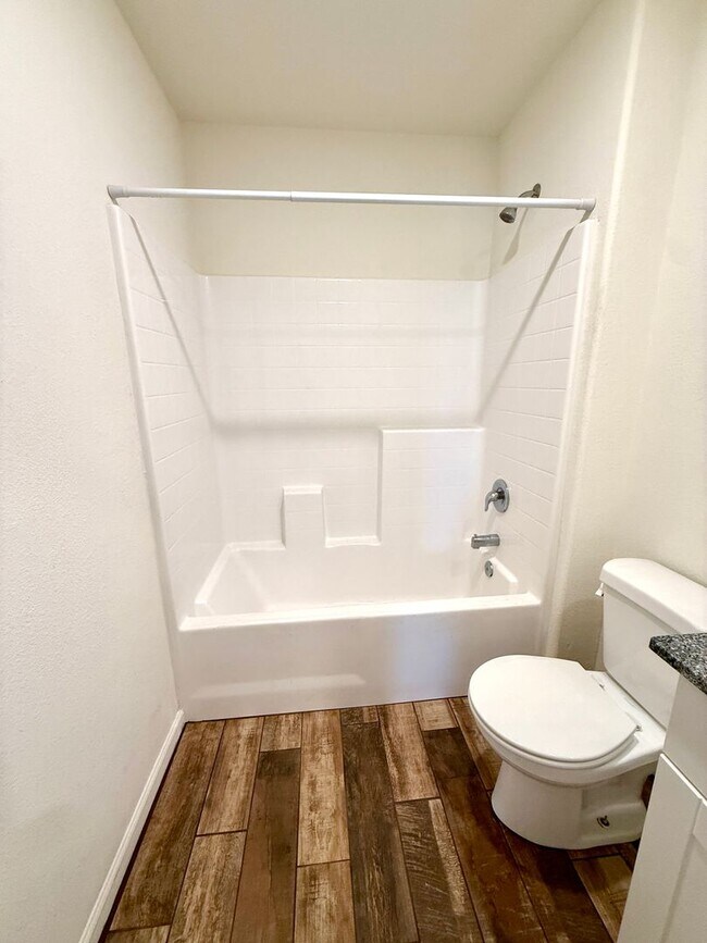 Building Photo - Beautifully Updated 4 Bedroom Home in Valley Springs Estates- Available Now!