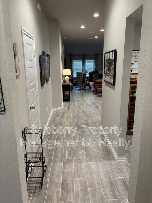 Building Photo - 5745 Brookville Dr