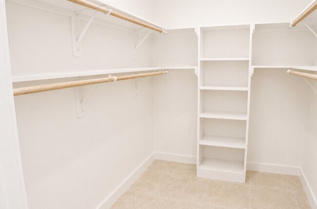Building Photo - 11118 High Star Dr