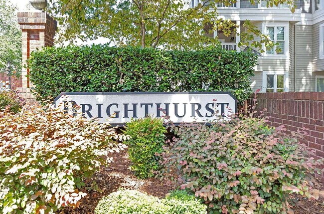 Building Photo - Chic & Cozy Condo in the heart of Raleigh!