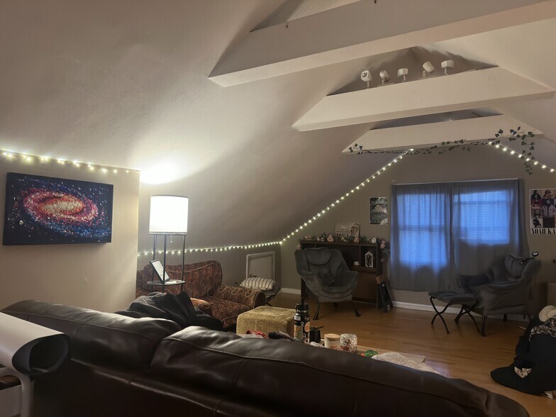 Building Photo - 543 Clarendon St