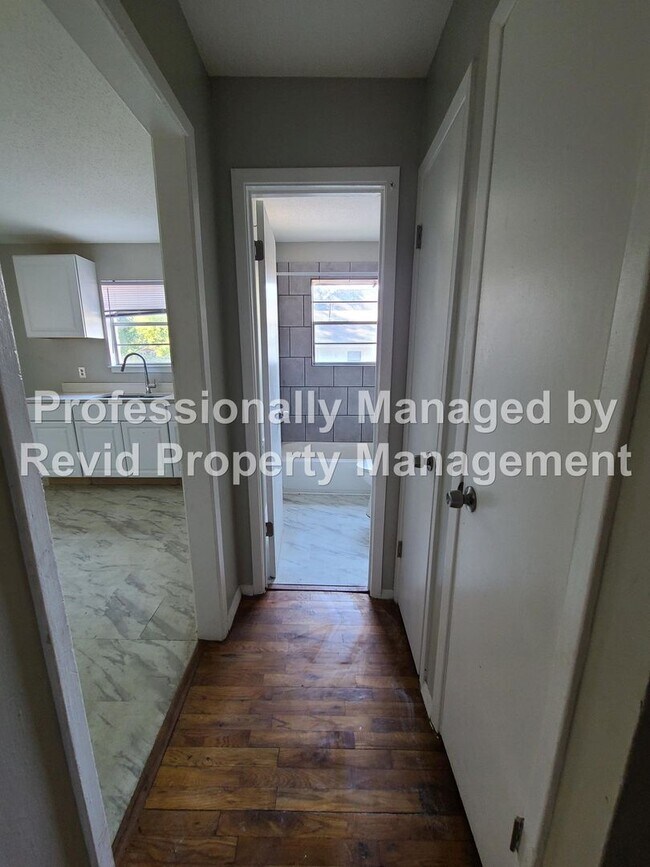 Building Photo - 4989 Wilburn Ave