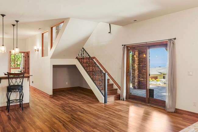 Building Photo - Stunning Broadmoor Estate with Mountain & City Views