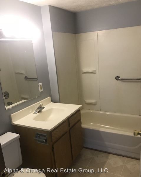 Building Photo - 146 S Main St