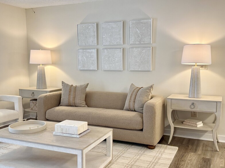 Primary Photo - The Pointe Apartment Homes