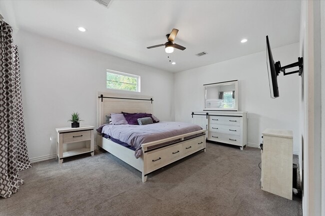 Building Photo - 4547 Newberry St