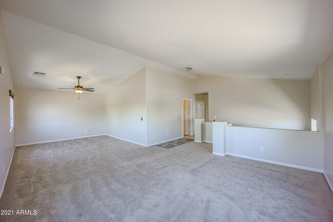 Building Photo - 10938 W Meadowbrook Ave