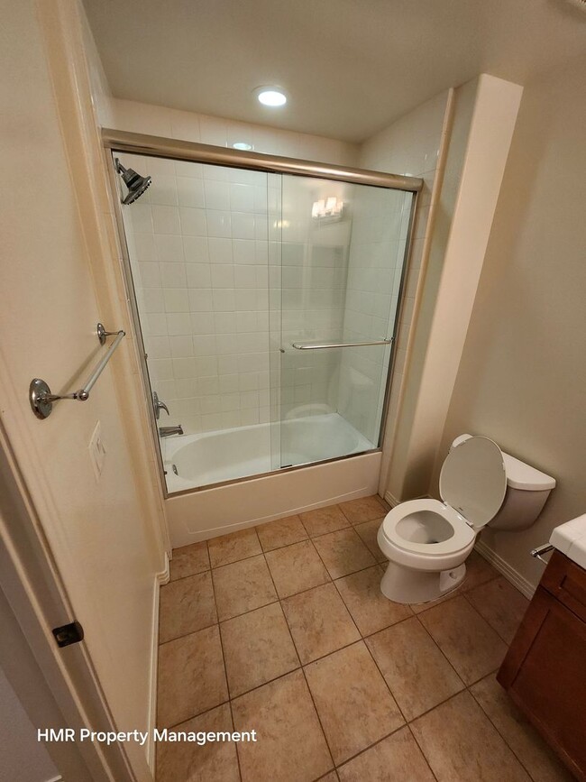 Building Photo - 2 bed 2.5 bath condominium at Lake at Waln...