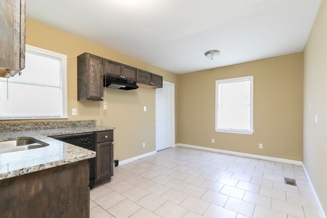 Building Photo - Charming 3BR/1.5BA in Sought-After Pleasan...