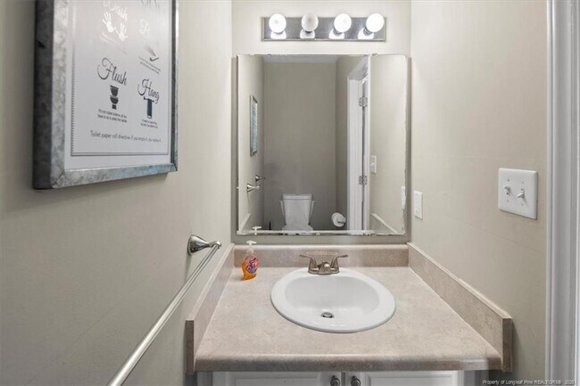 Building Photo - 421 Cityview Ln