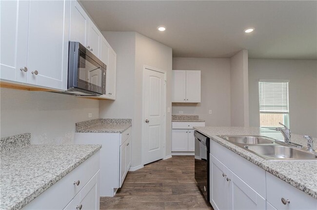 Building Photo - 13525 Brahmin Dr