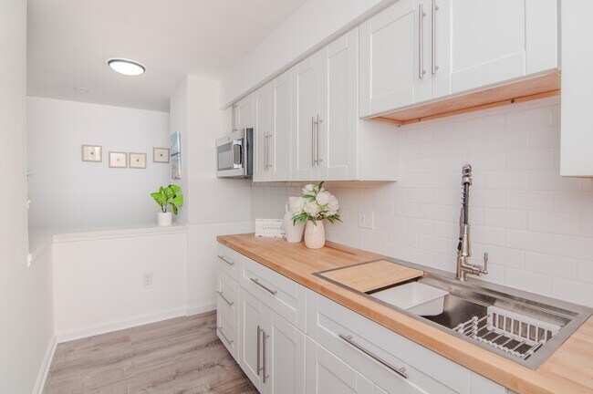 Building Photo - 4194 Packard St