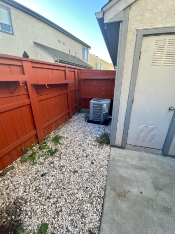 Building Photo - 8929 Arlingdale Way