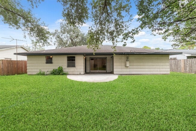 Building Photo - 7615 Barberton Dr