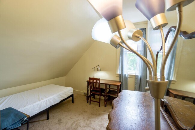 Building Photo - 113 Comstock Pl