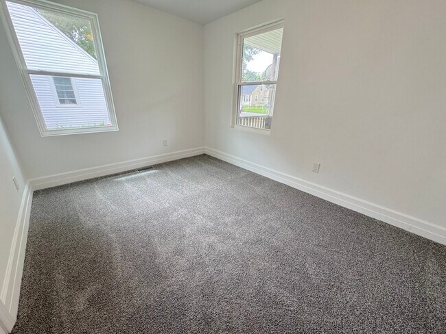Building Photo - CHARMING 4-BEDROOM, 2-BATH COTTAGE-STYLE HOME IN HAMPTON, VA!