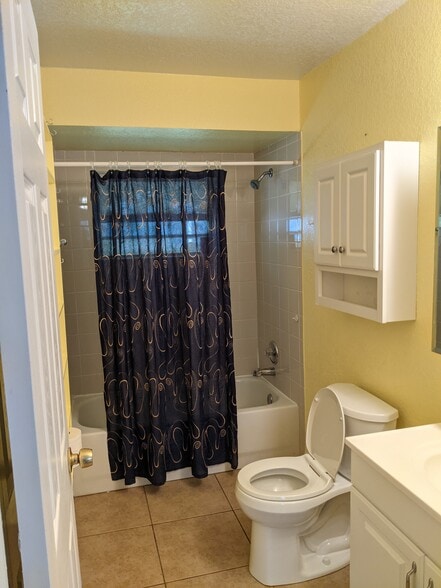 Building Photo - 2601 Bonneville Dr