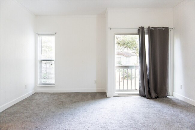 Building Photo - 2100 Tanglewilde St